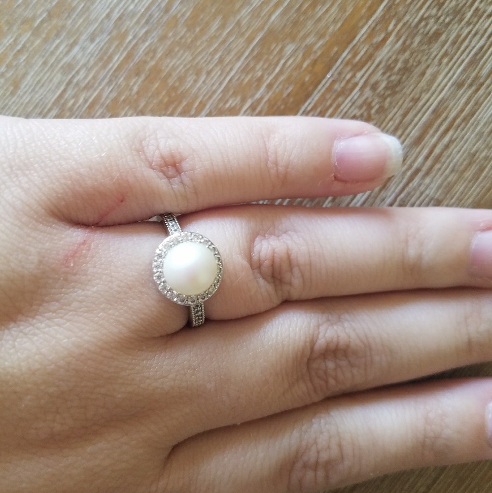 Fragrant Jewels June/Pearl 2017 Collection Ring